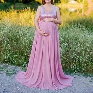 Pink maternity photoshoot dress